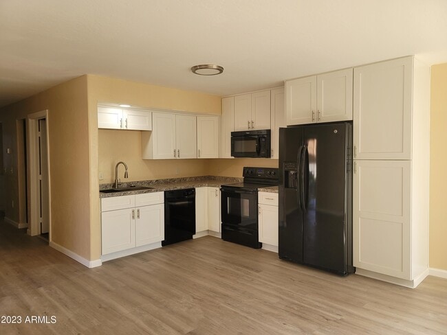 Photo - 532 W 9th St Unit Apt 101