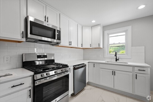 Building Photo - Stunning 2 bedroom home in Ambridge availa...