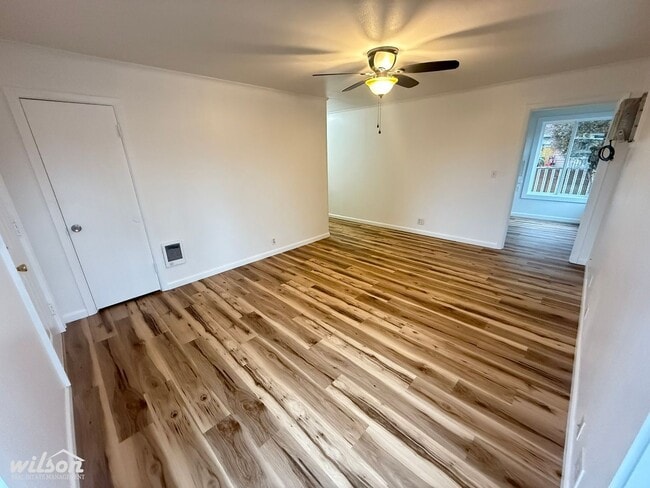 Photo - 1420-1420 Queen Ave Unidad 1418