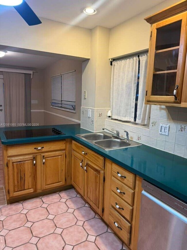 Photo - 711 SW 9th Ave