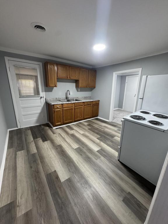 Photo - 347 Huddleson Ave