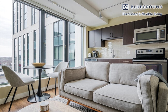 Building Photo - 45 Stuart St