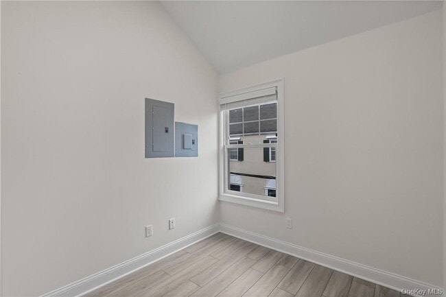 Photo - 225 Katonah Ave Unidad 1