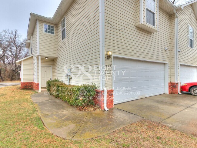 2926 Oak Tree Ave
