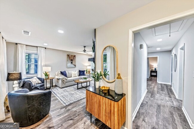 Photo - 527 Charing Cross Dr