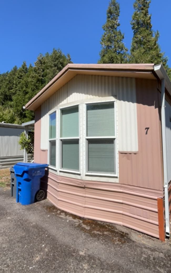Building Photo - Fir Grove Mobile Park Unit 3701-07 Rental