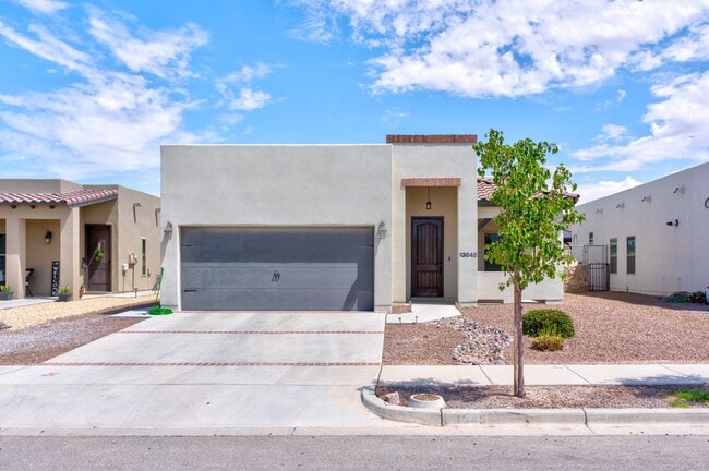Building Photo - BEAUTIFUL EASTSIDE HOME