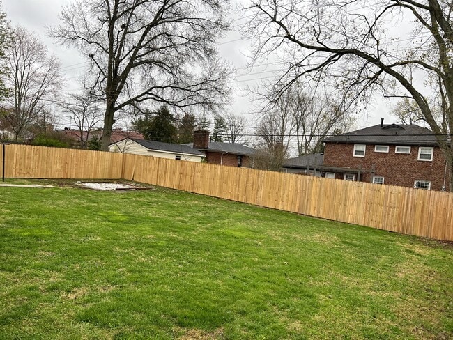 9310 Habersham Dr
