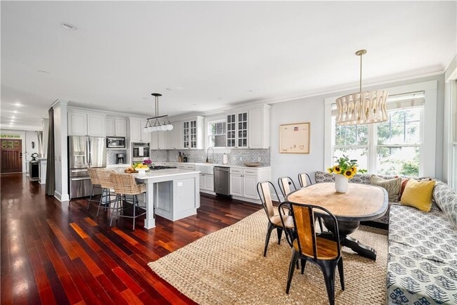 Photo - 570 Morgan St NE