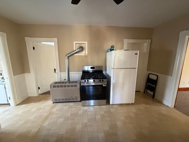 Building Photo - 16 Nichols St Unit 2