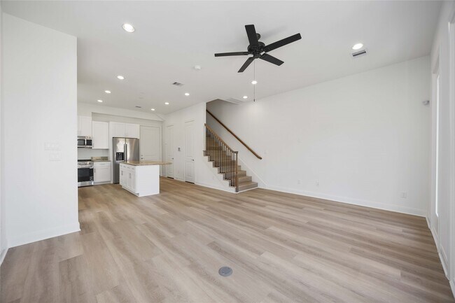 Photo - 5117 Briscoe St