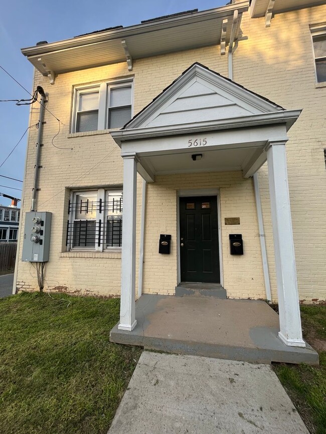 Photo - 5611 7th St NW Unidad 5615 - 1