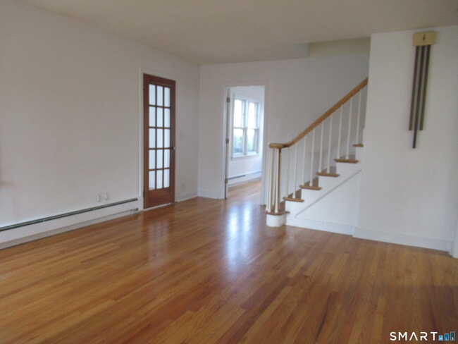 Photo - 625 Clark St