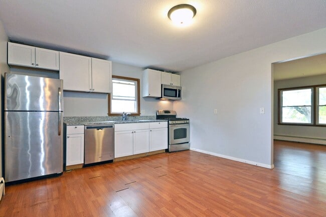 Building Photo - 2 Bed | 2 Bath W/ Garage in Heart of Colum... Rental