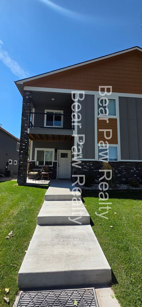 Building Photo - 2912 Cribbon Ave