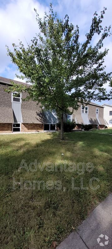 Building Photo - 700 N 70th St Rental