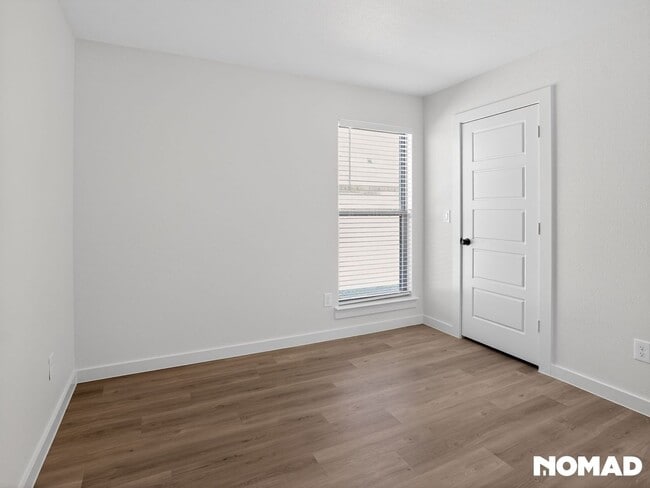 Photo - 2160 Langford Ave