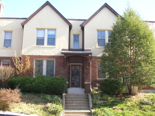 Photo - 2425 Ontario Rd NW Apartments Unit 2