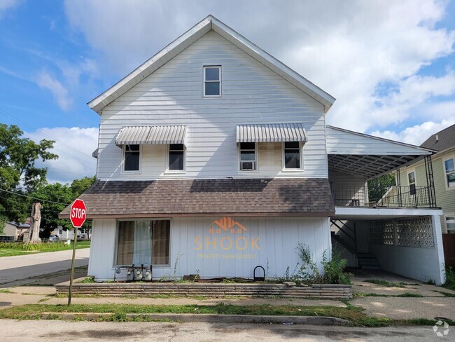 Building Photo - 1300 Howell St Rental