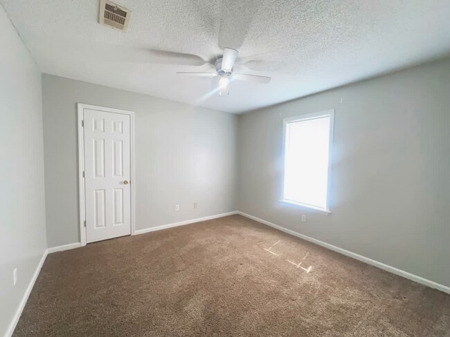 Photo - 305 Barfield St