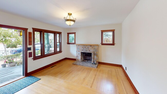 Stunning 1927 Prairie-Craftsman Home with ... - Stunning 1927 Prairie-Craftsman Home with ...