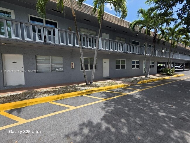Building Photo - 4732 SW 33rd Ave Unit 104 Rental