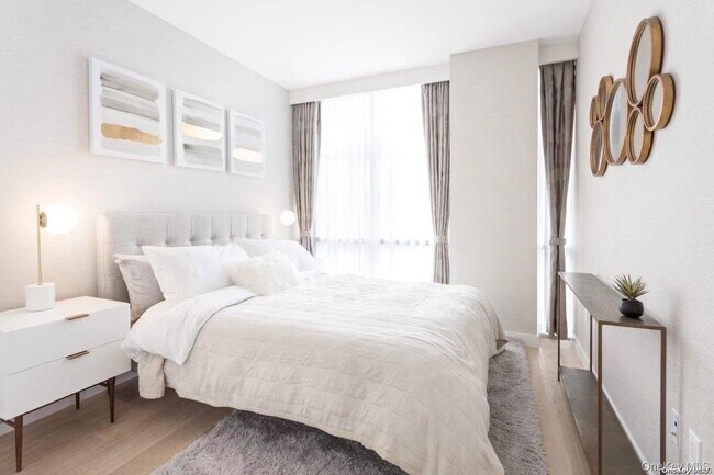 Photo - 33-66-66 Farrington St Unit 11D