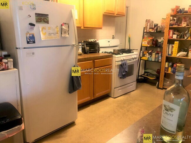Building Photo - 221 Summer St Unit 3R Rental