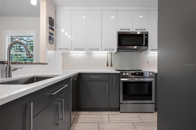 Photo - 226 Chartley Ct N