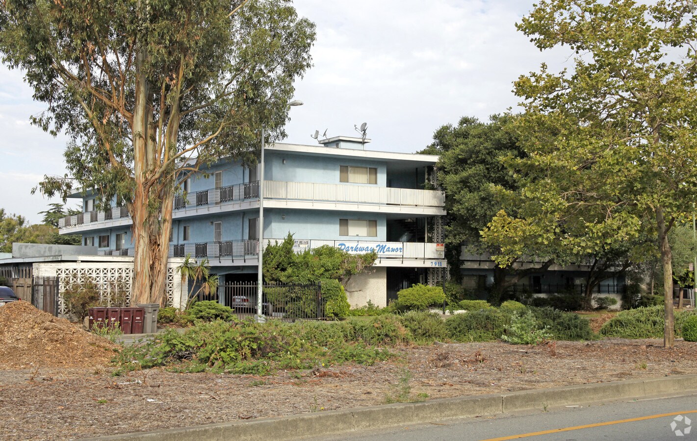 Photo - Parkway Manor Apartments