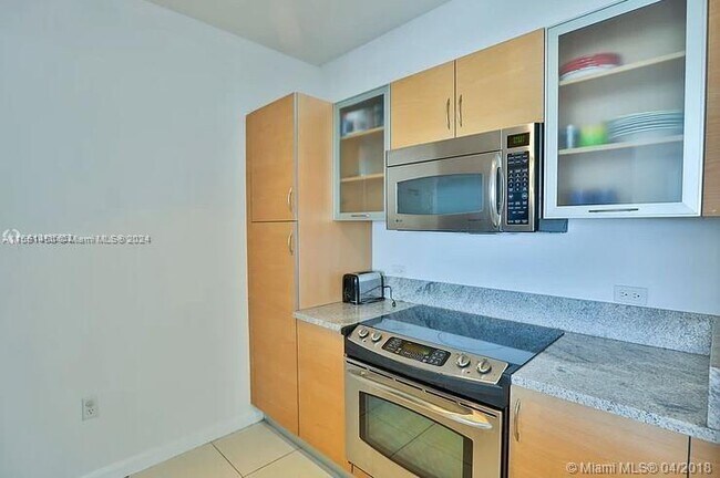 Photo - 18800 NE 29th Ave Unidad 1018