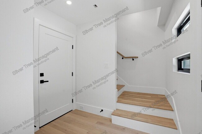 4526 Cabell Dr