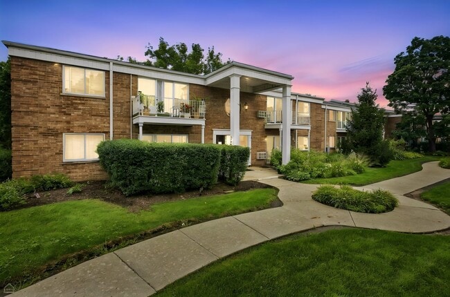 Photo - 543 Burlington Ave Unidad 202
