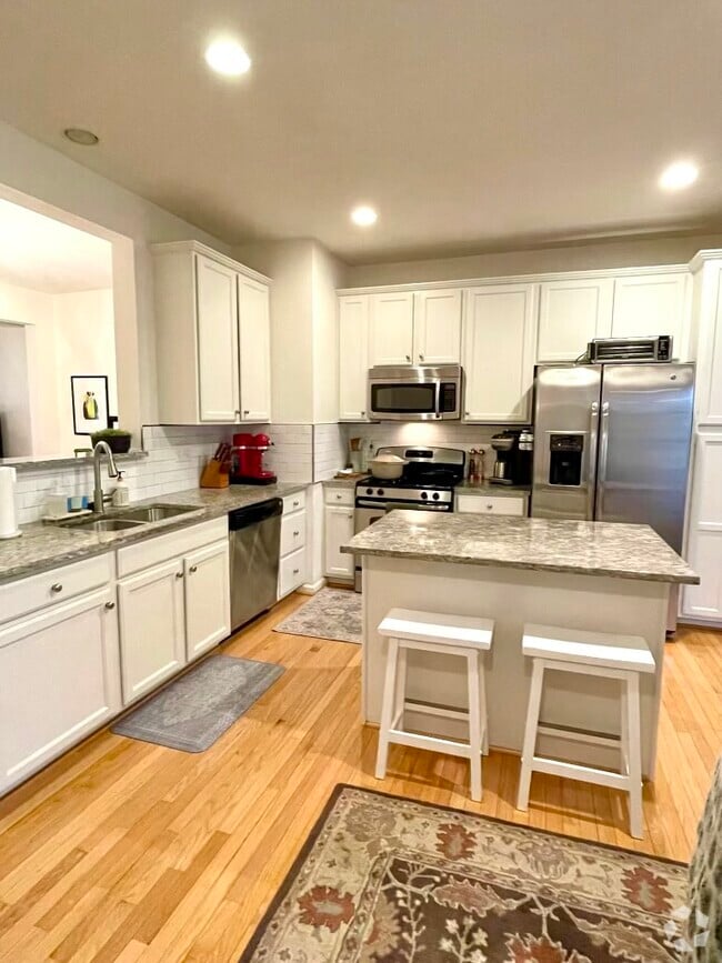 Building Photo - 1911 Asheville Dr Rental
