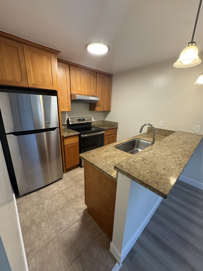 Building Photo - 1056 Grand-102 Unit 102