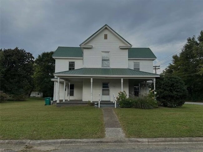 Photo - 302 Dahl St Apartment Unit B