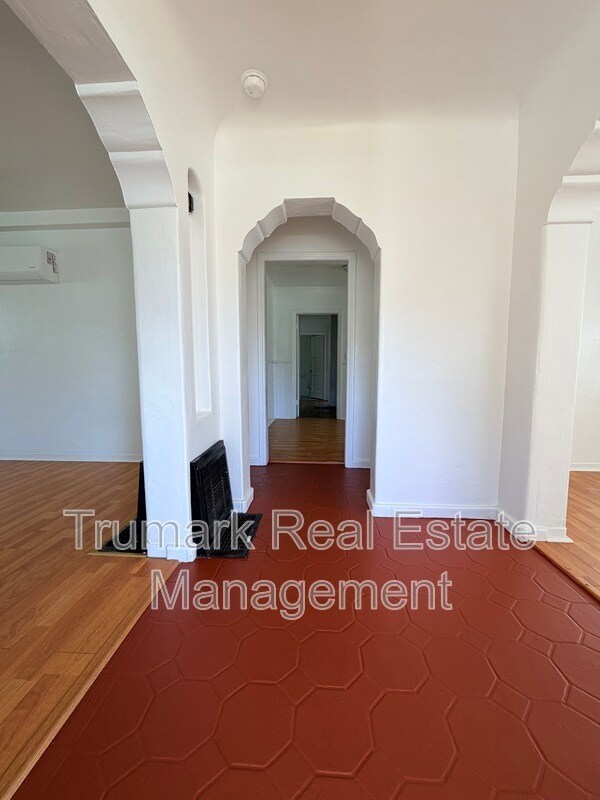 Photo - 729 South St