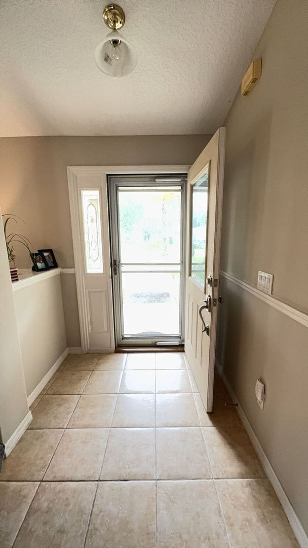 Photo - 124 Foxhall Ln