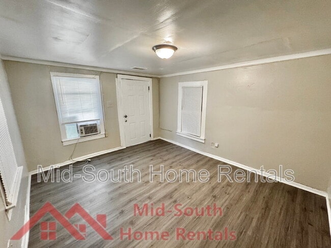 Photo - 1536 Brookins St