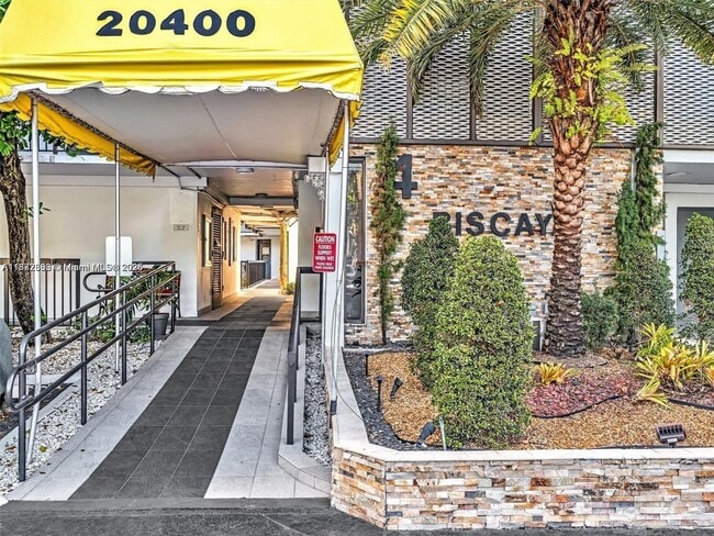 Photo - 20400 W Country Club Dr Unit 812