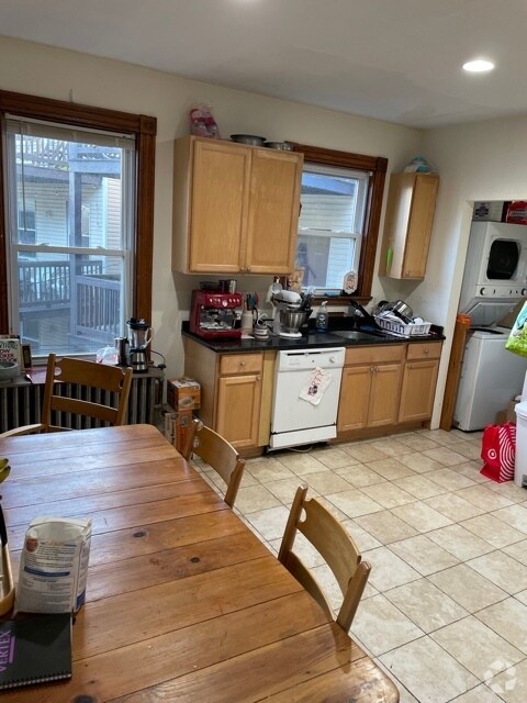 Building Photo - 121 Calumet St Rental