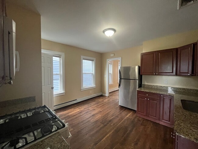 Building Photo - 539 East St Unit 3 Rental