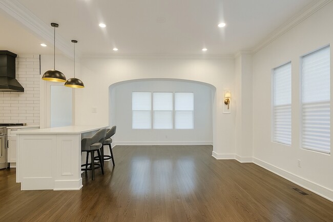 Photo - 7937 S Crandon Ave