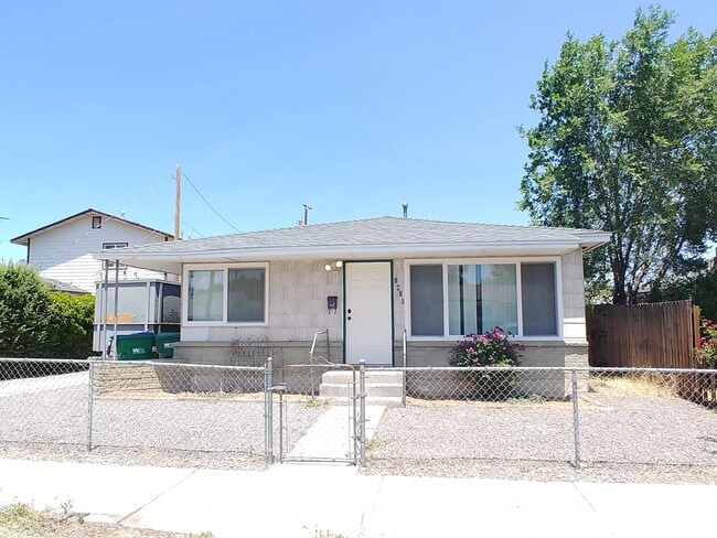 Building Photo - 1410 E St Rental