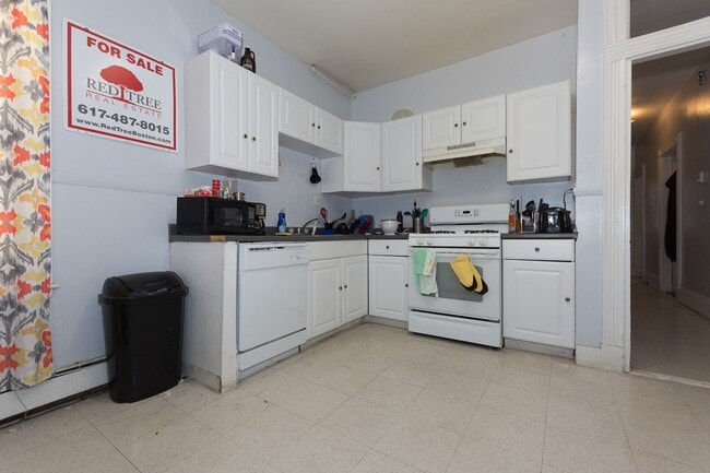 Photo - 3 Bed / 1 Bath on Hillside St | Mission Hill | 9/1