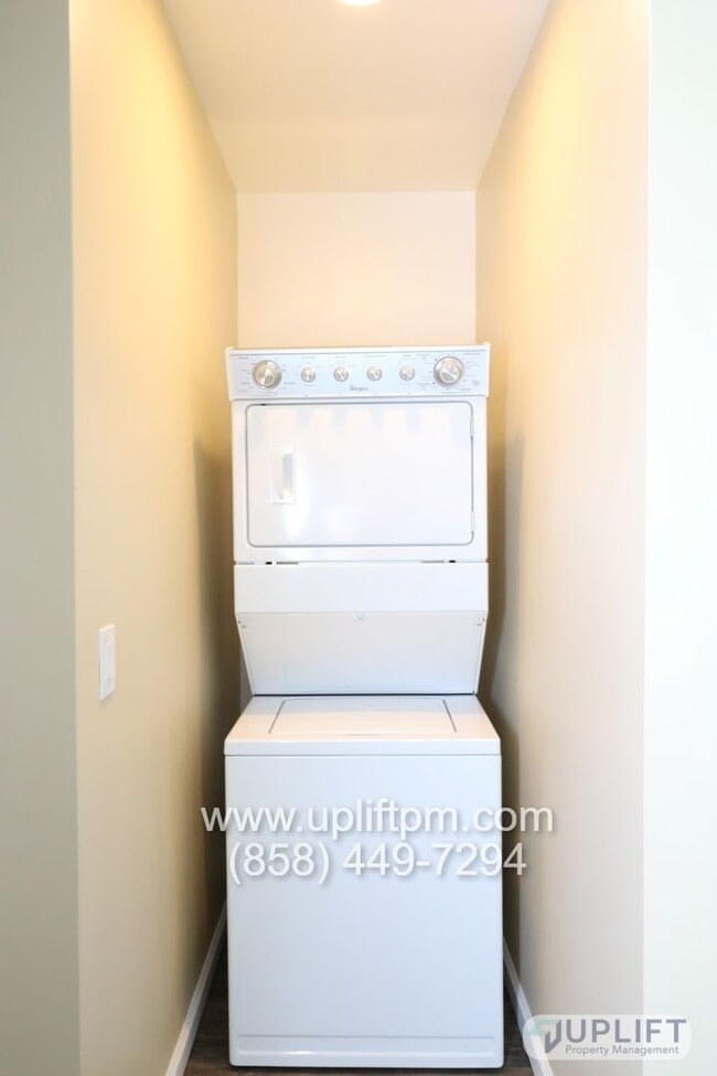 Photo - 7th St (318-24) (Ramona) Unidad 318