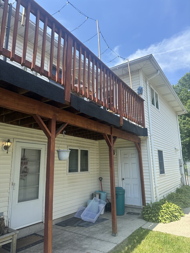Deck - 246 Lee St Unit 1