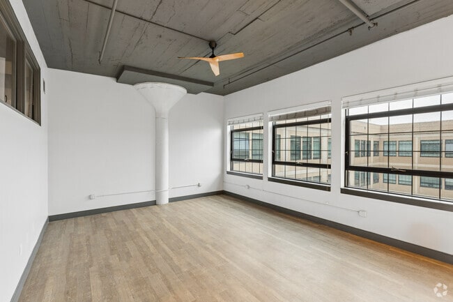2BR, 2BA - 850SF - Living Room