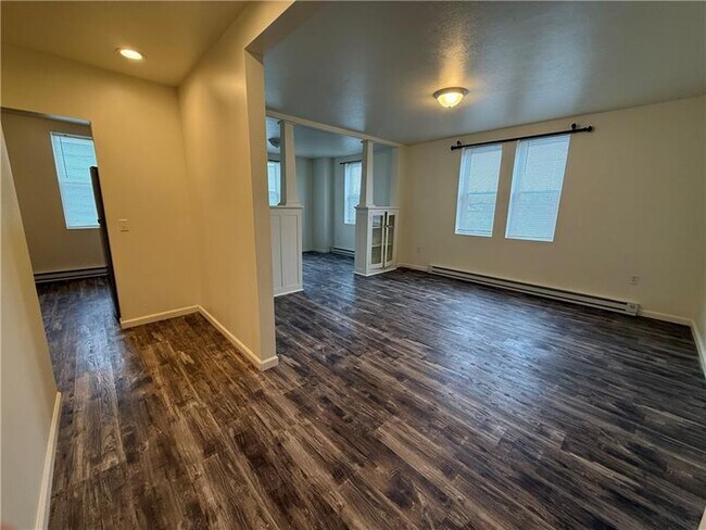 Photo - 571 Kendall Ave
