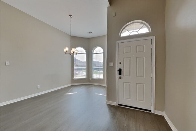 Photo - 8000 N Tarrytown Crossing Dr